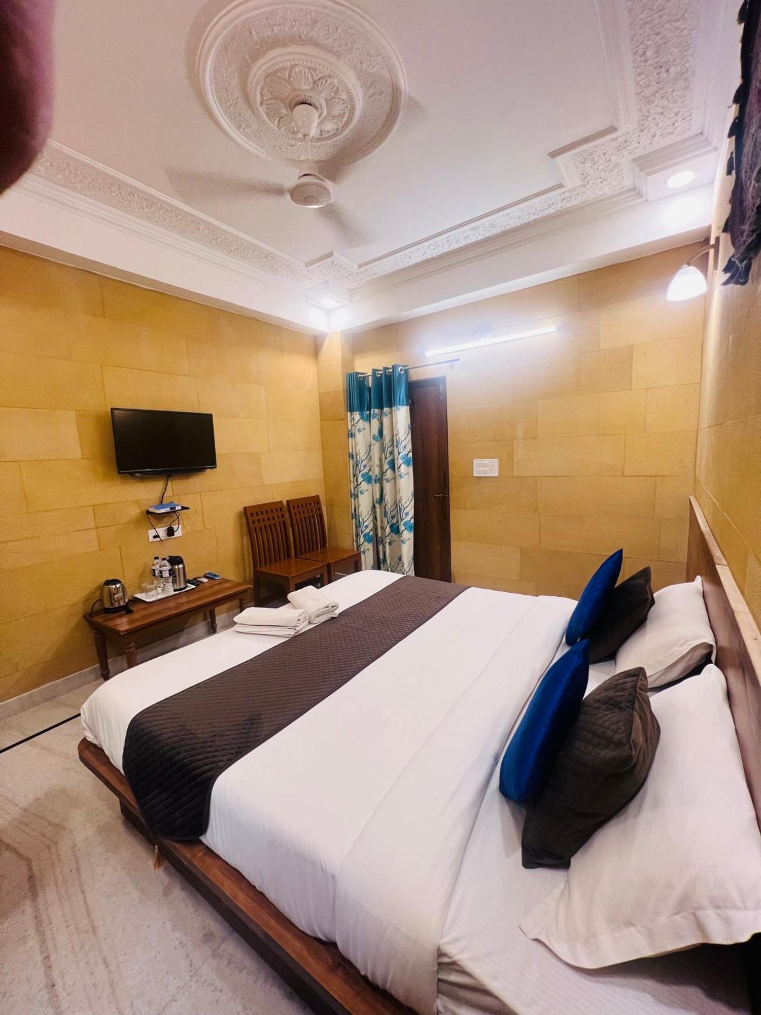 Hotel Garh