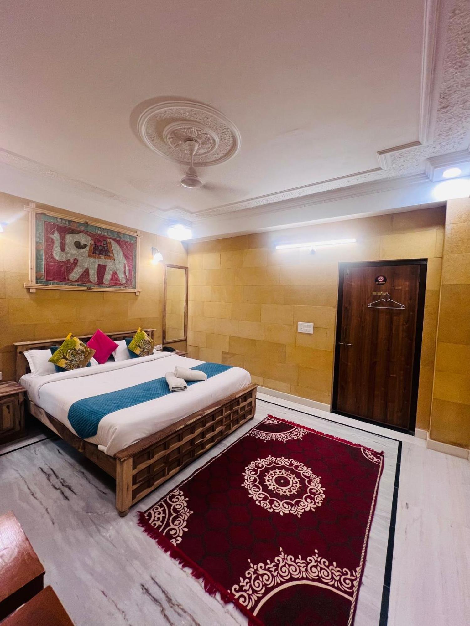 Garh Hotel