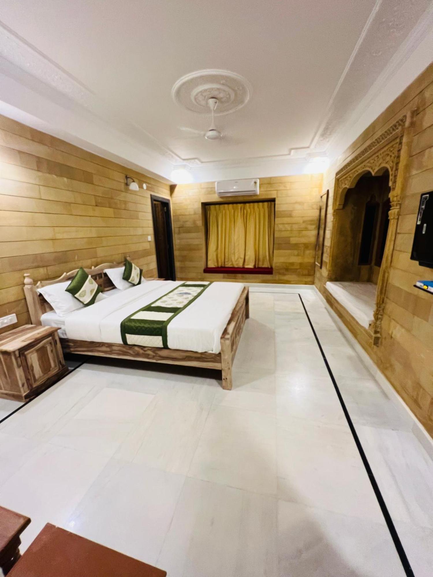 Garh Hotel