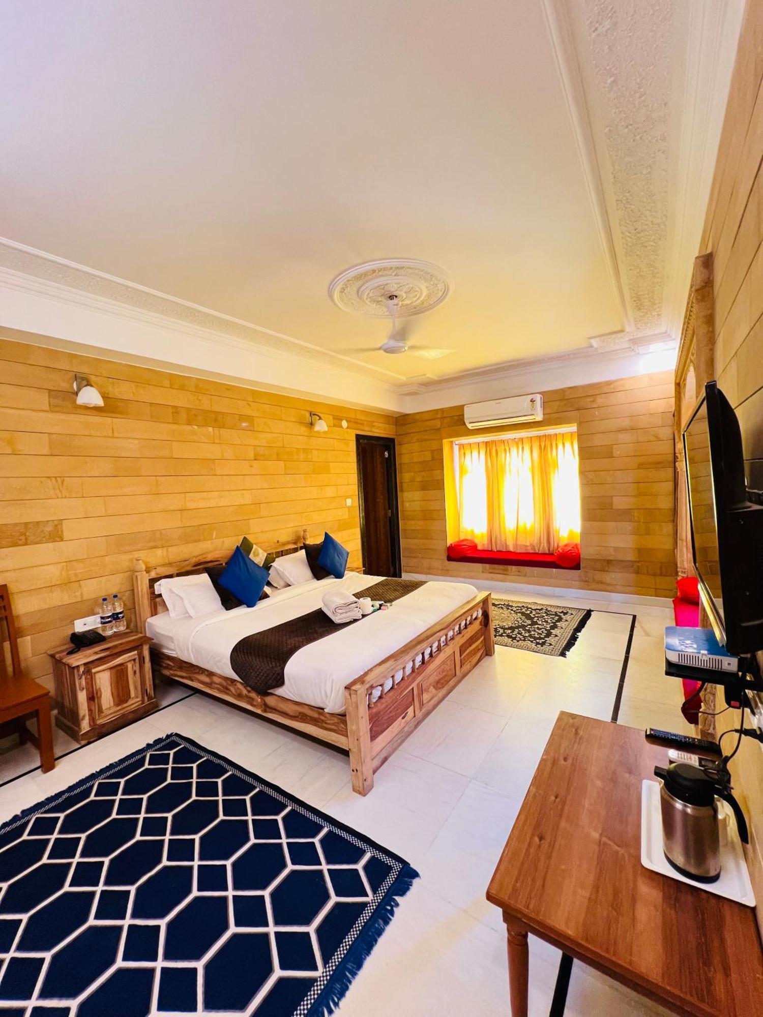 Hotel Garh 2*