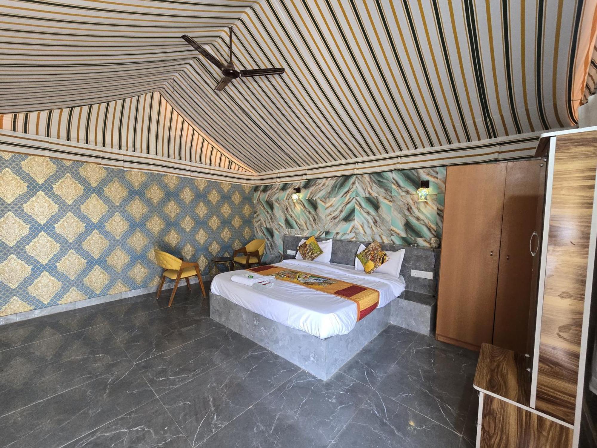 Emirates Luxury Desert Camps Luxury tent *