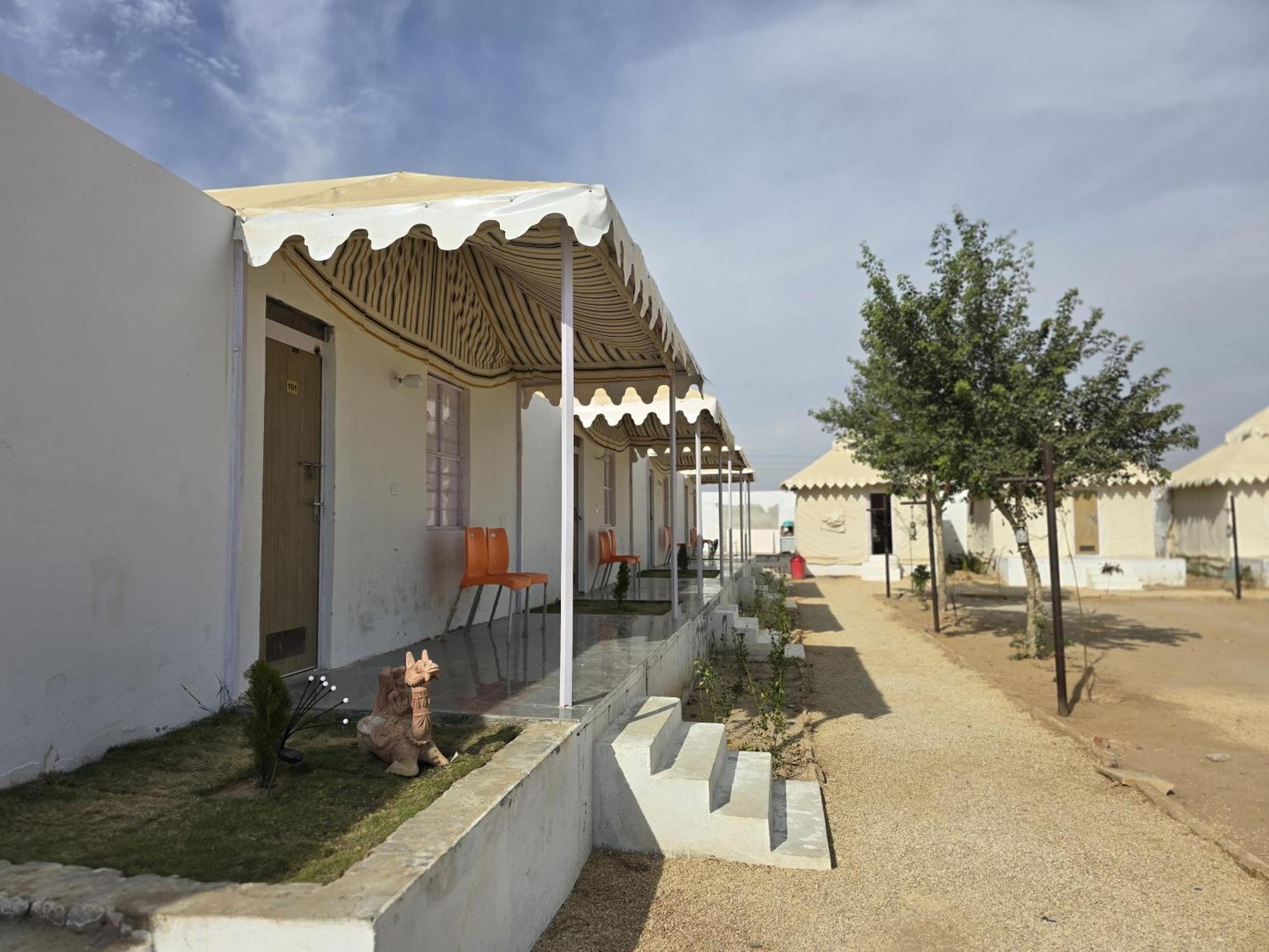 Luxury tent Emirates Luxury Desert Camps
