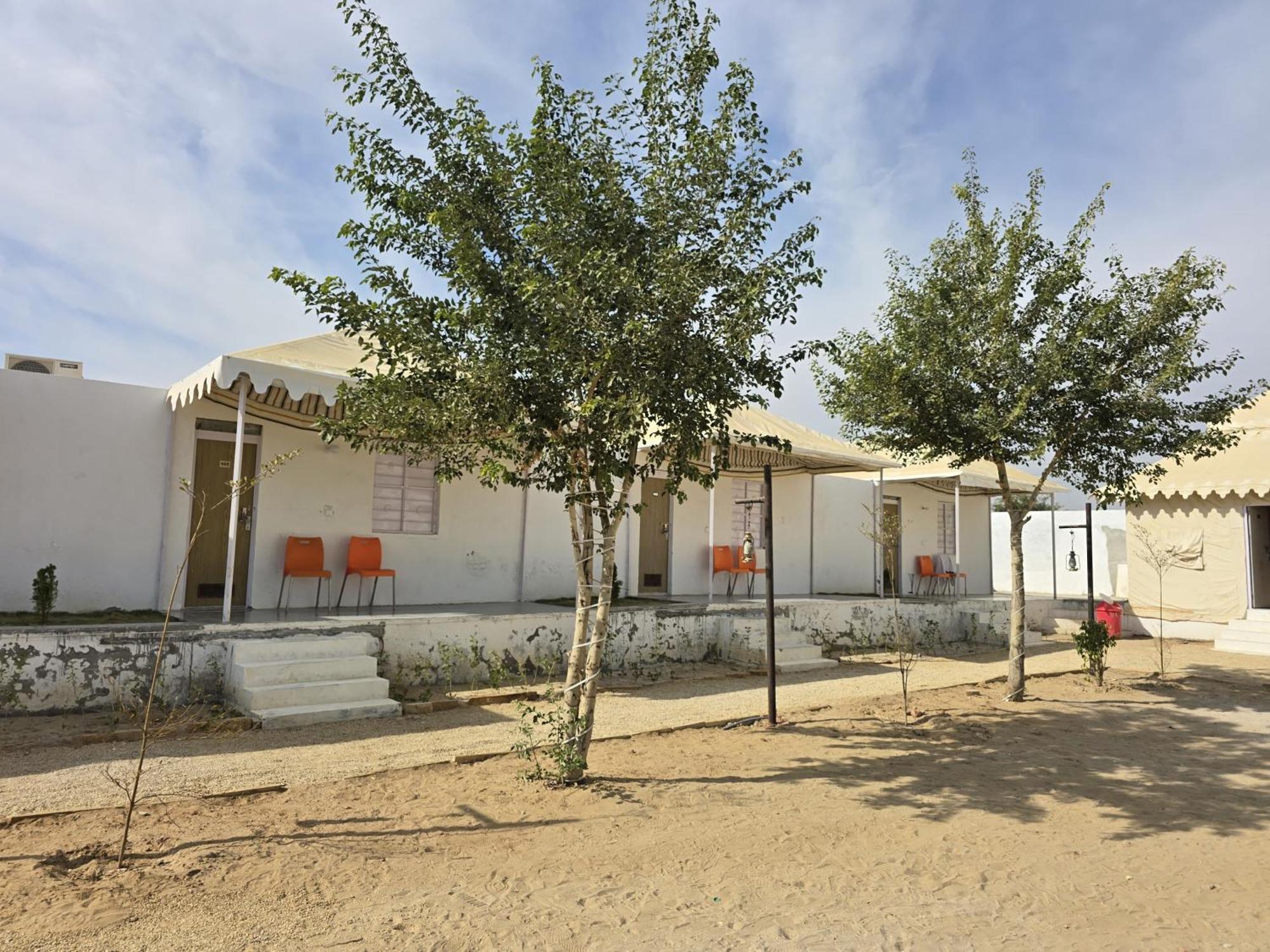 Luxury tent Emirates Luxury Desert Camps *