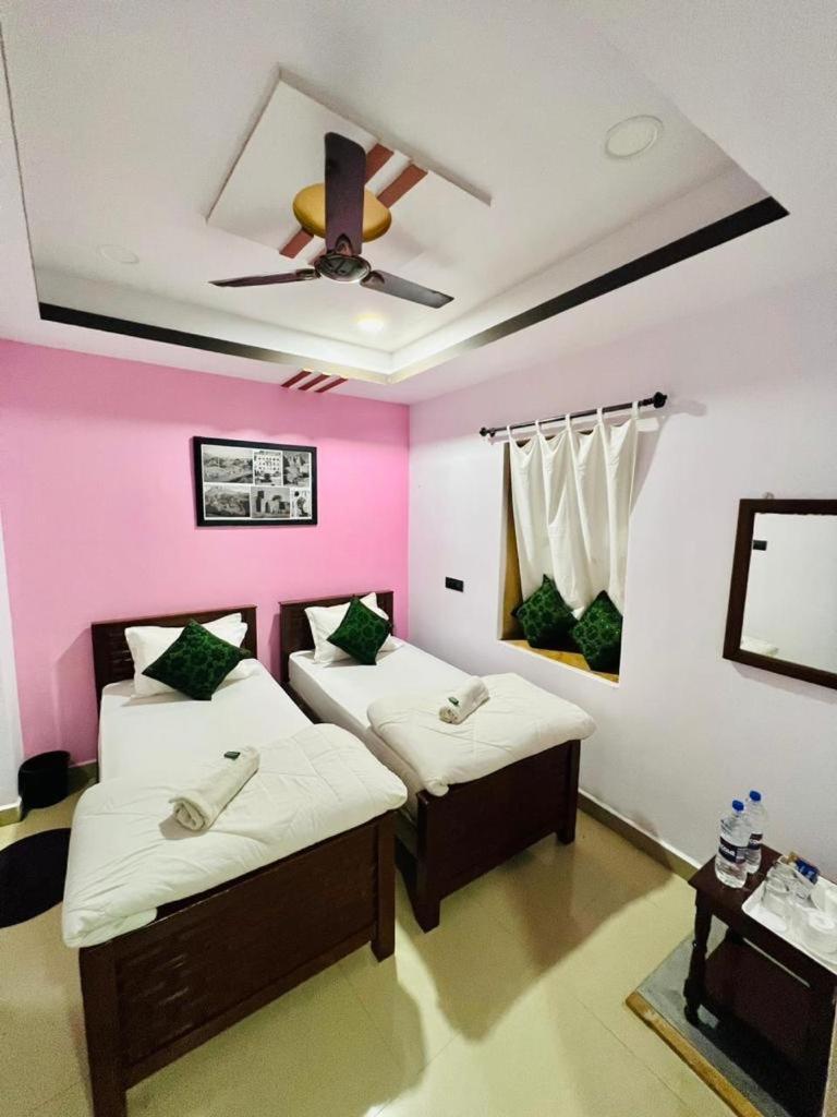 Desert Cow Hotel 3*