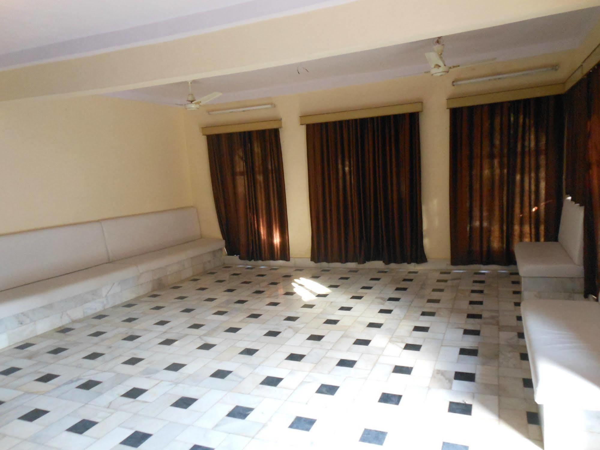 Neem Haveli Hotel