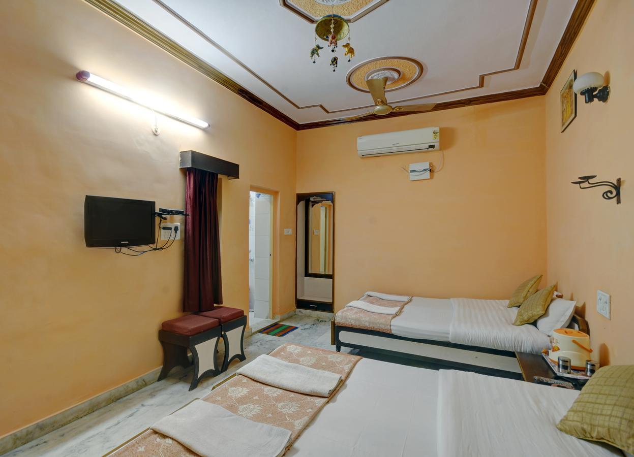 Jaisal Palace 2*