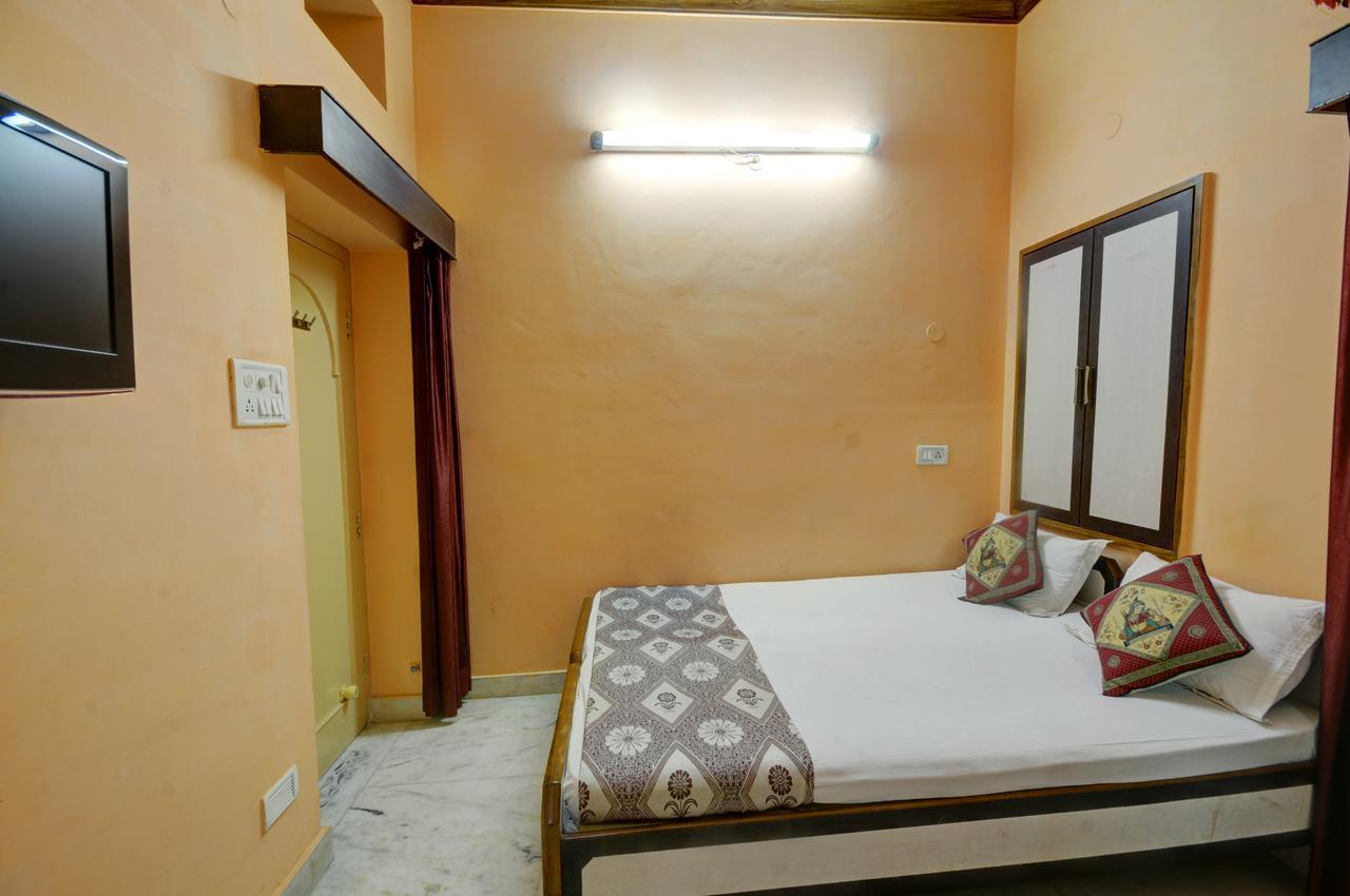 Jaisal Palace Hotel 2*