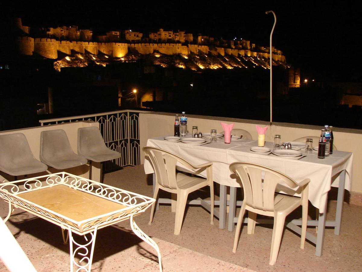 Jaisal Palace 2*